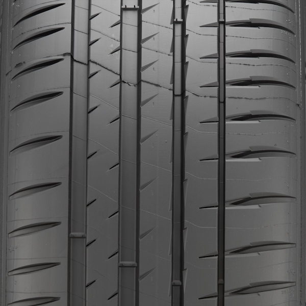 Michelin Pilot Sport 4 tire image