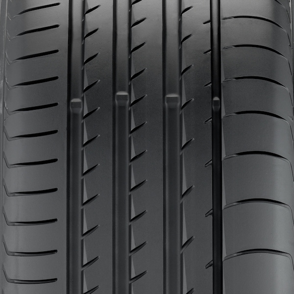 Yokohama ADVAN Sport V105 tire image