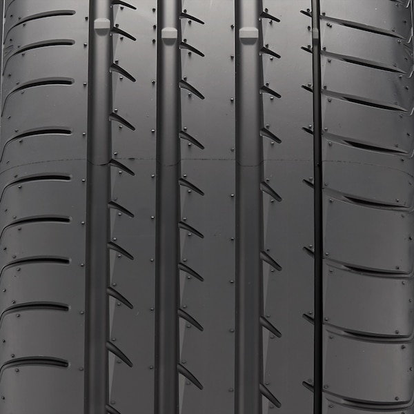 Yokohama ADVAN Sport V105G tire image