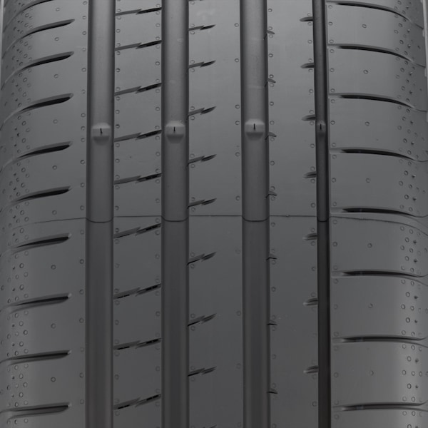 Yokohama ADVAN Sport V107C tire image