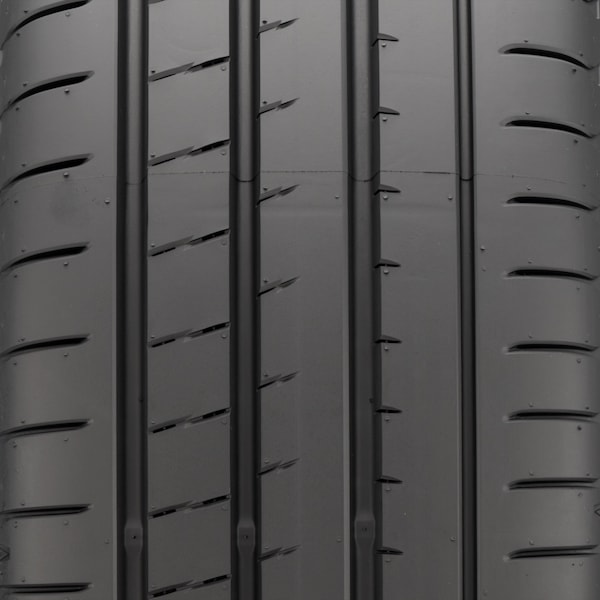 Yokohama ADVAN Sport V107E tire image